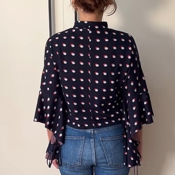 ⬇️ BCBGeneration RETRO POLKA DOT TOP with flowy sleeves - Picture 7 of 8